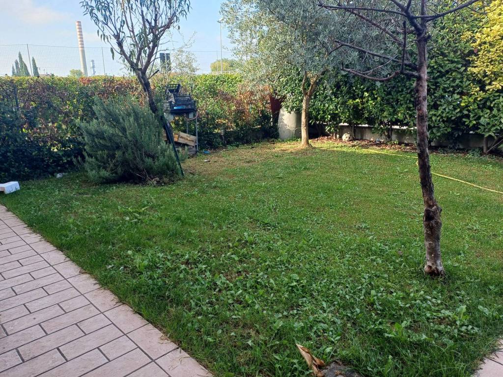 Appartamento a Peschiera del garda in Strada Regionale Gardesana Orientale - Foto 5