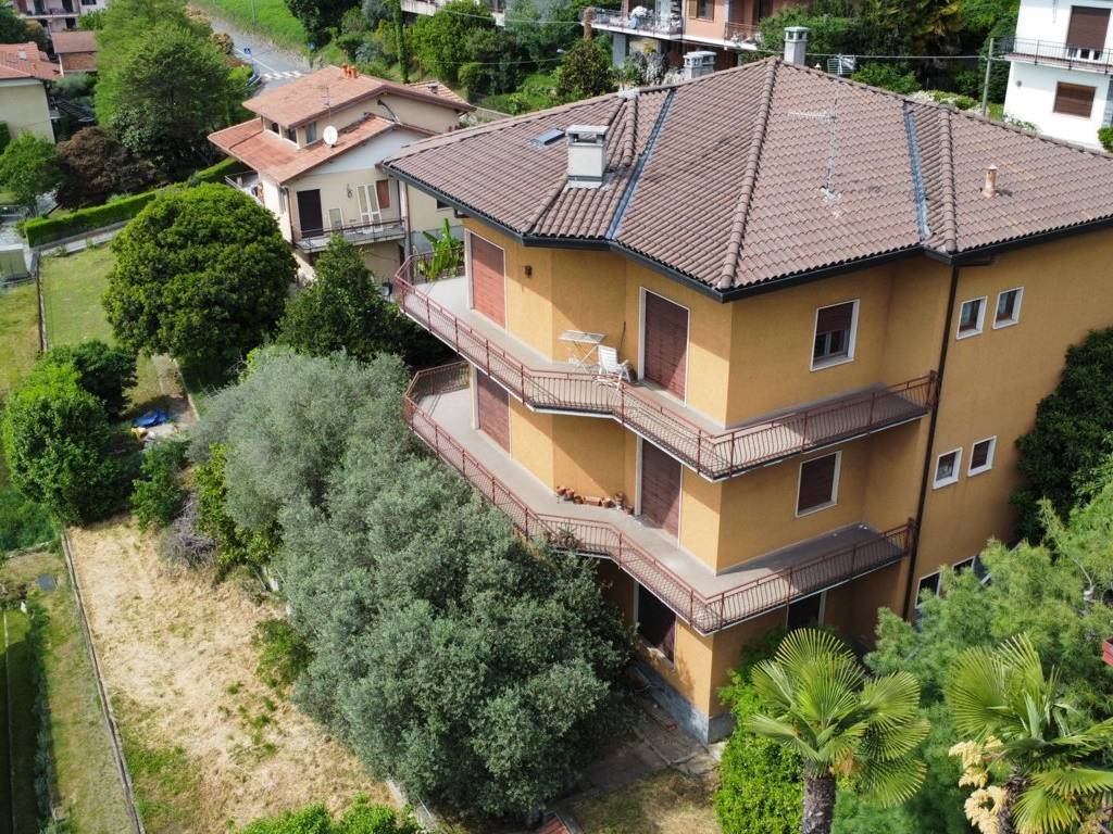 Casa indipendente a Besozzo in Via Pasubio, 9 - Foto 2