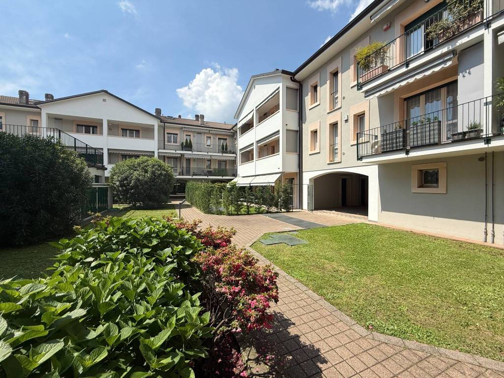 Appartamento a Lecco in Via Pasubio, 3 - Foto 2