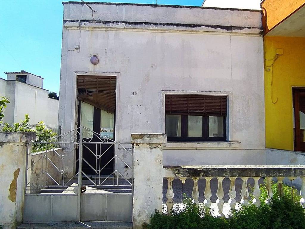 Casa indipendente a Racale in Via Guglielmo Marconi - Foto 2