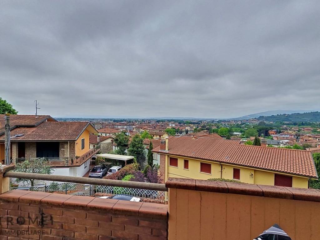 Villa a Monsummano terme in Via Carducci - Foto 4