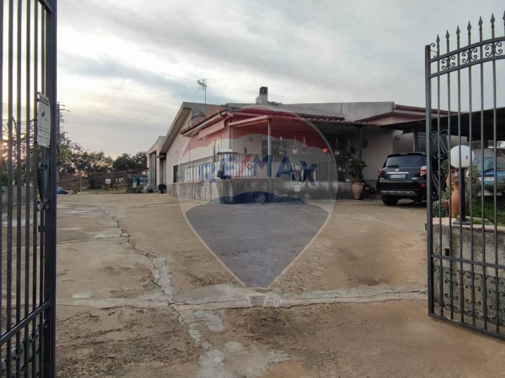 Villa a Caltagirone in VIA VENANZIO MARVUGLIA, 1 - Foto 2