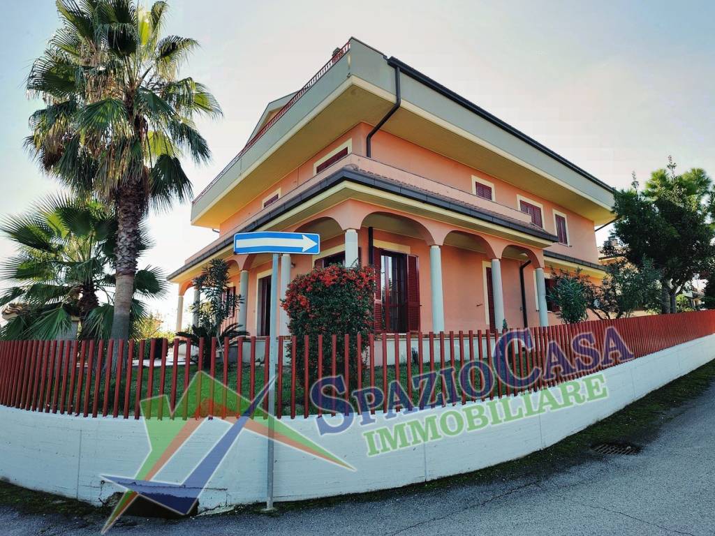 Villa a Giulianova in Via Case di Trento, 2 - Foto 2