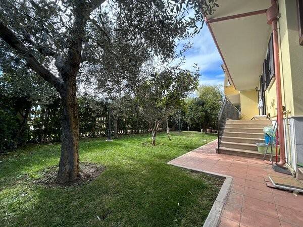 Villa a Trinitapoli in Via Inghilterra S.N.C. - Foto 4