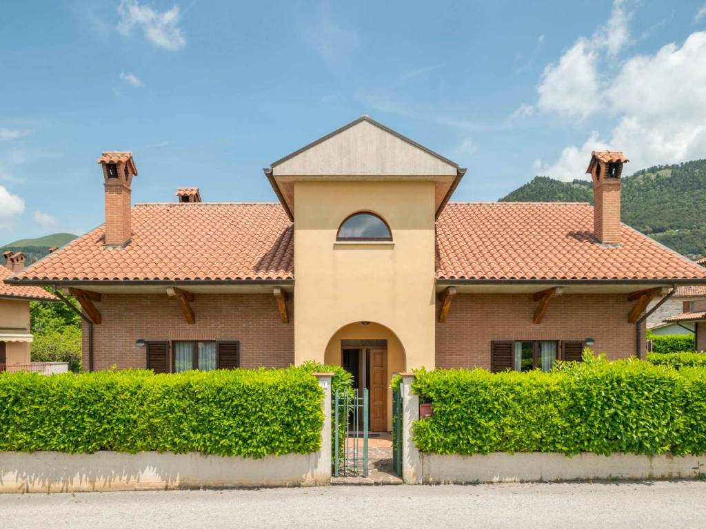 Villa a Gubbio in Via Francesco Allegrini, 96 - Foto 3