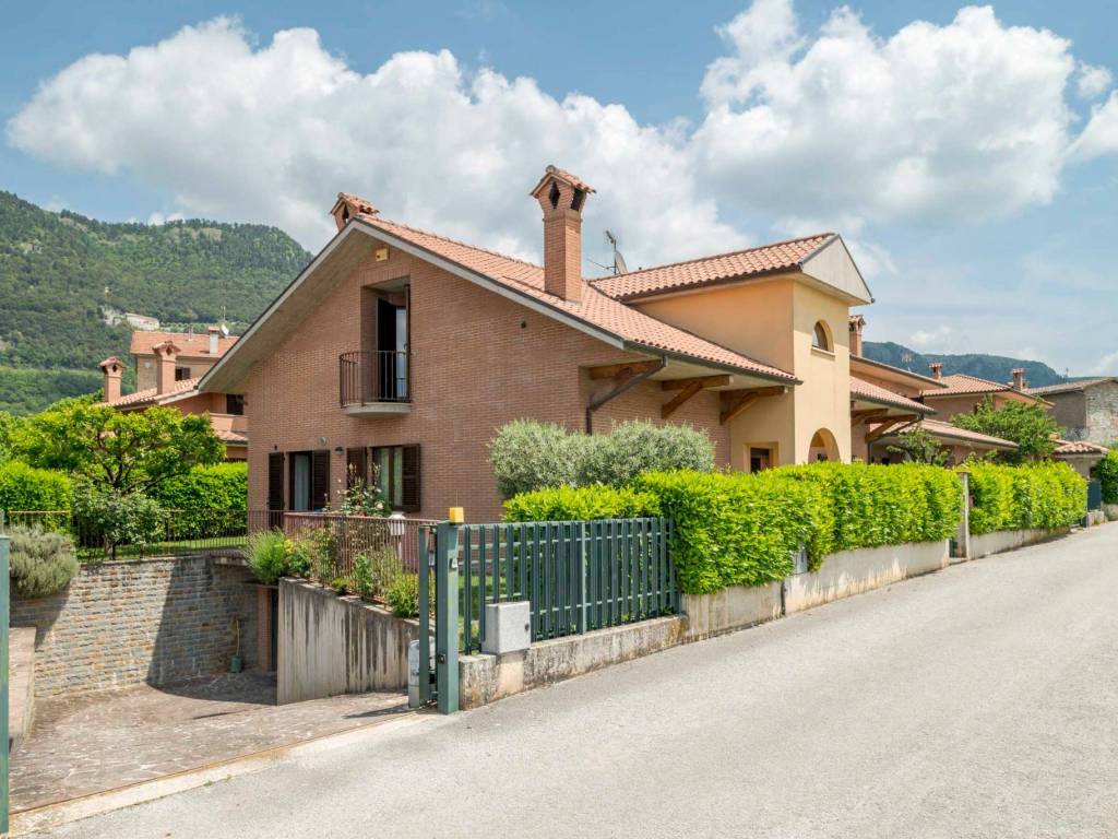 Villa a Gubbio in Via Francesco Allegrini, 96 - Foto 4