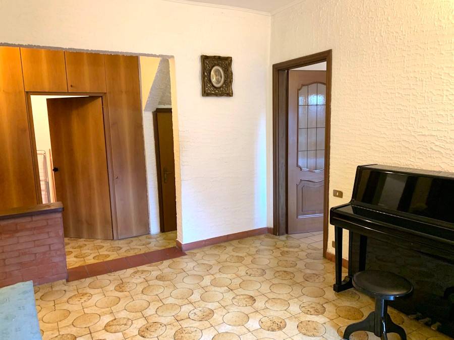 Appartamento a Finale ligure in Piazza Porta Testa, 9 - Foto 2