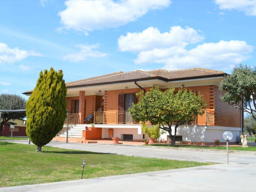 Villa a Cisterna di latina in Via Conca - Foto 2