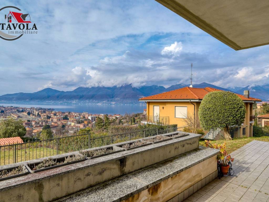 Villa a Luino in Via Moncucco, 47 - Foto 2