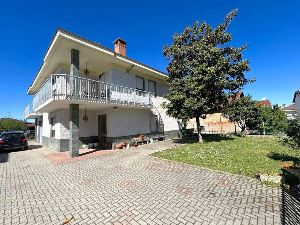 Villa a Bra in Via Emilio Visconti Venosta - Foto 3