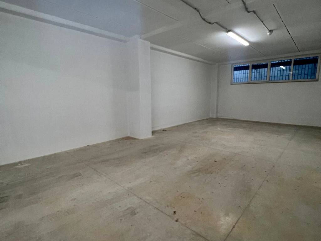 Box / garage a Bari in Via Scipione l'Africano, 193 - Foto 2
