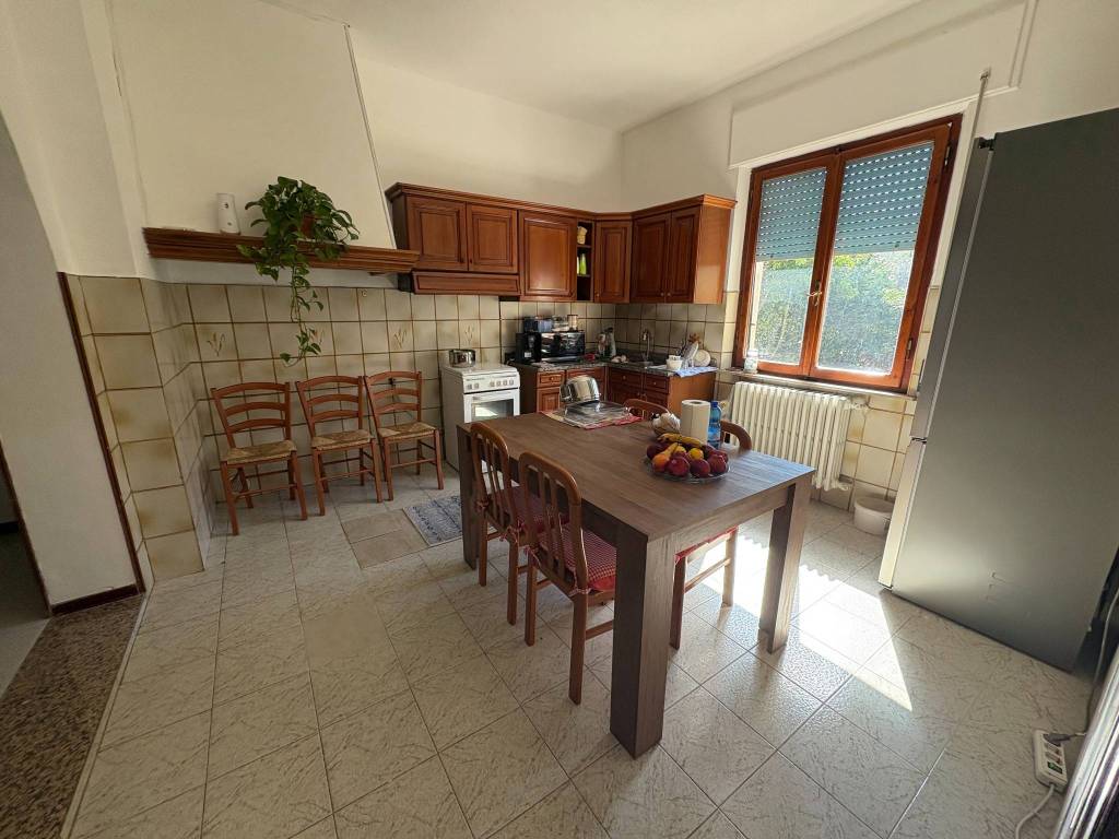 Casa indipendente a Castiglione del lago in Via del Giglio - Foto 4