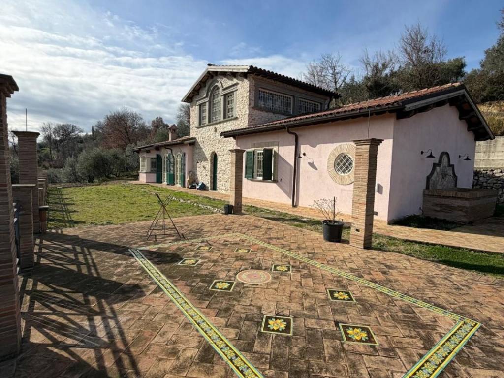 Villa a Montopoli di sabina in Via Caprareccia - Foto 3