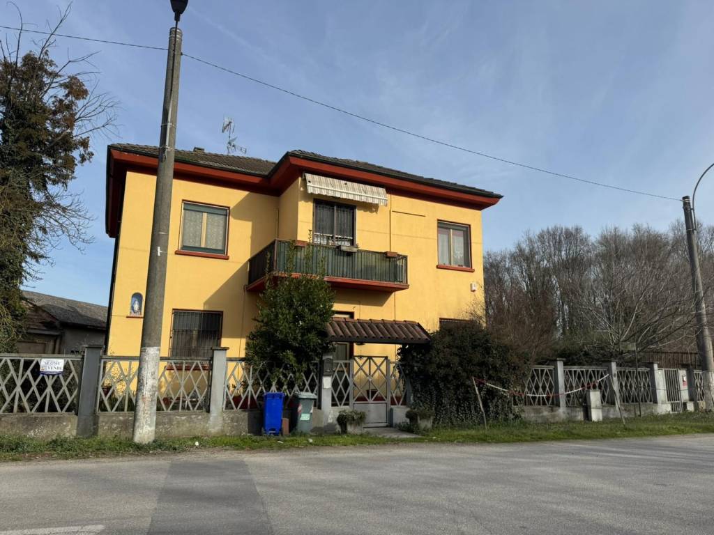 Villa a Mede in Viale Ferdinando Bialetti, 1 - Foto 3