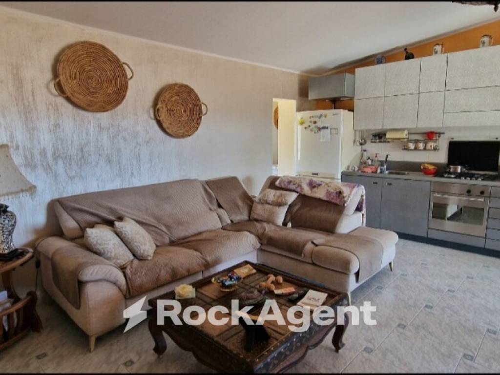 Palazzo / stabile a Crotone in Via degli Oleandri, 2 - Foto 3