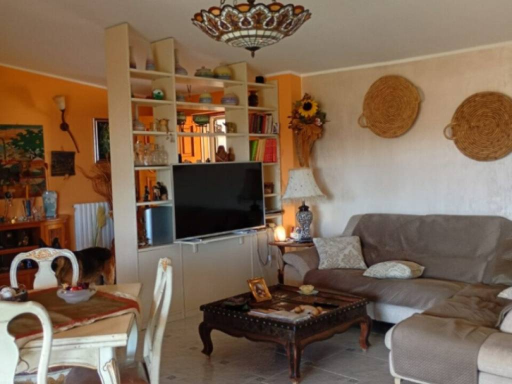 Palazzo / stabile a Crotone in Via degli Oleandri, 2 - Foto 5