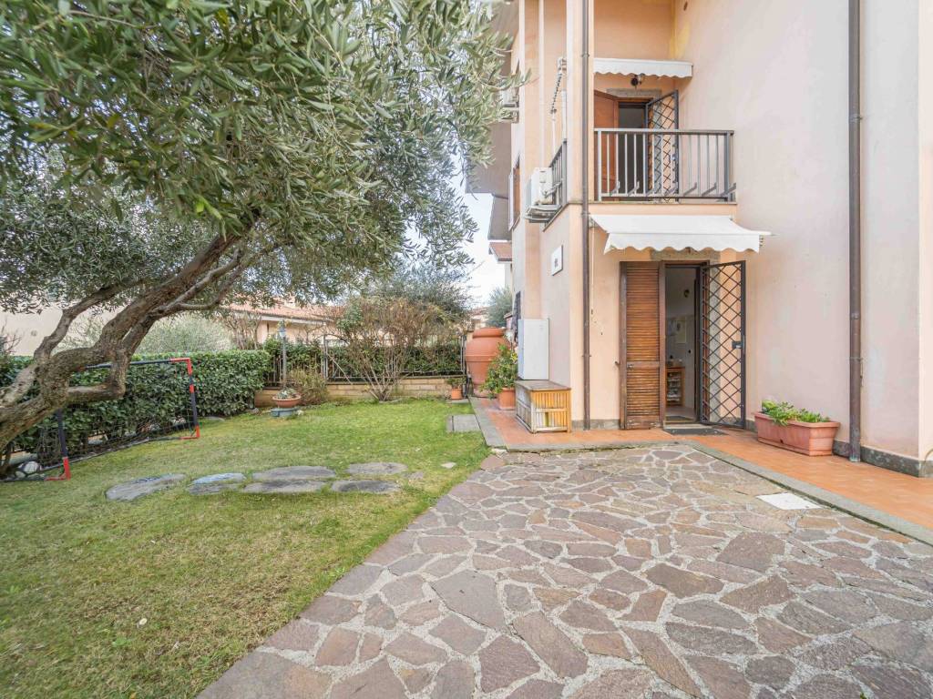 Villa a Monte porzio catone in Via Enrico Fermi, 33 - Foto 3