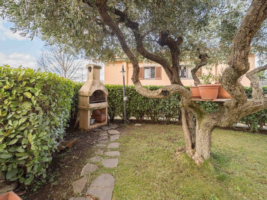 Villa a Monte porzio catone in Via Enrico Fermi, 33 - Foto 4