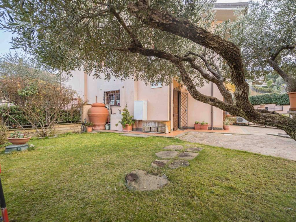 Villa a Monte porzio catone in Via Enrico Fermi, 33 - Foto 5