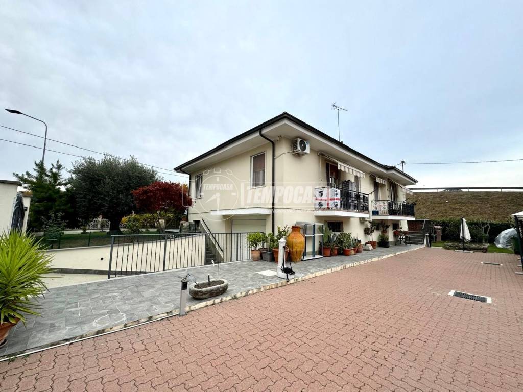 Villa a Savigliano in Via Agostino Botta - Foto 2