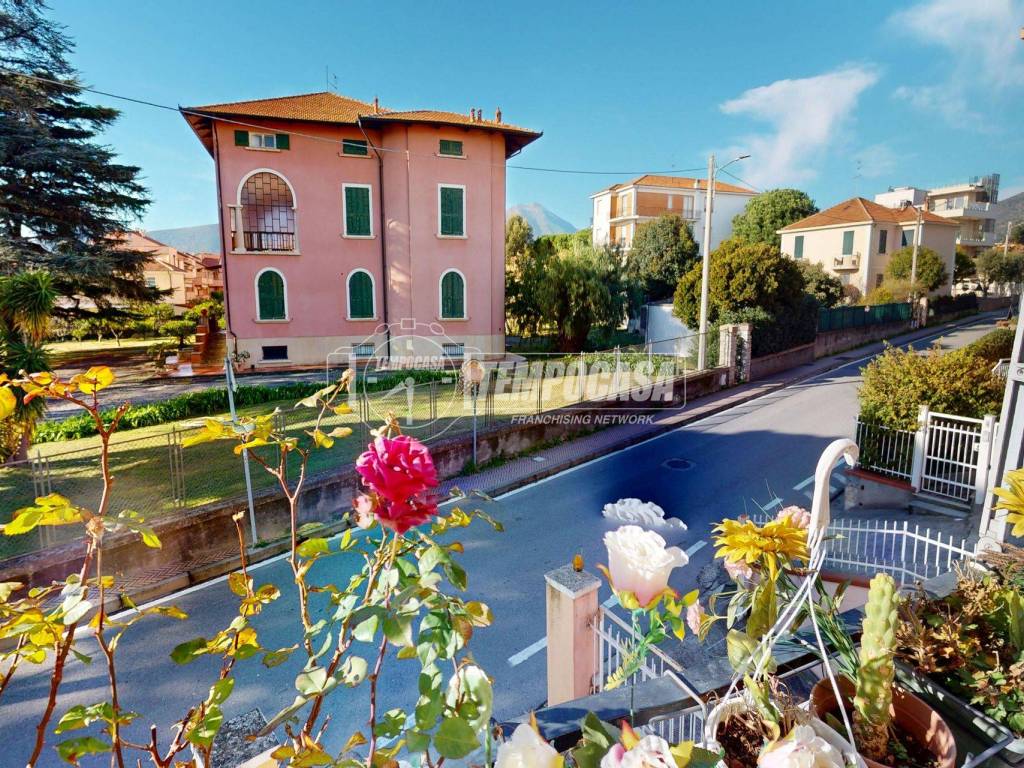 Appartamento a Loano in Viale Silvio Amico 2 - Foto 2