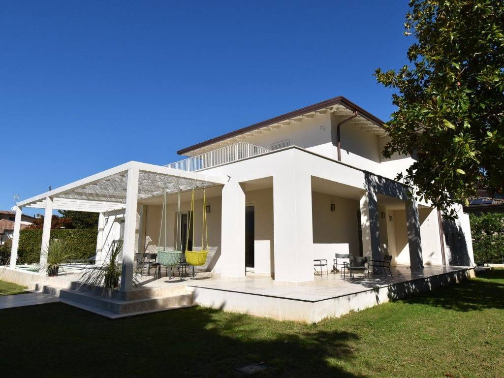 Villa a Forte dei marmi in Via Donatello, 10 - Foto 2