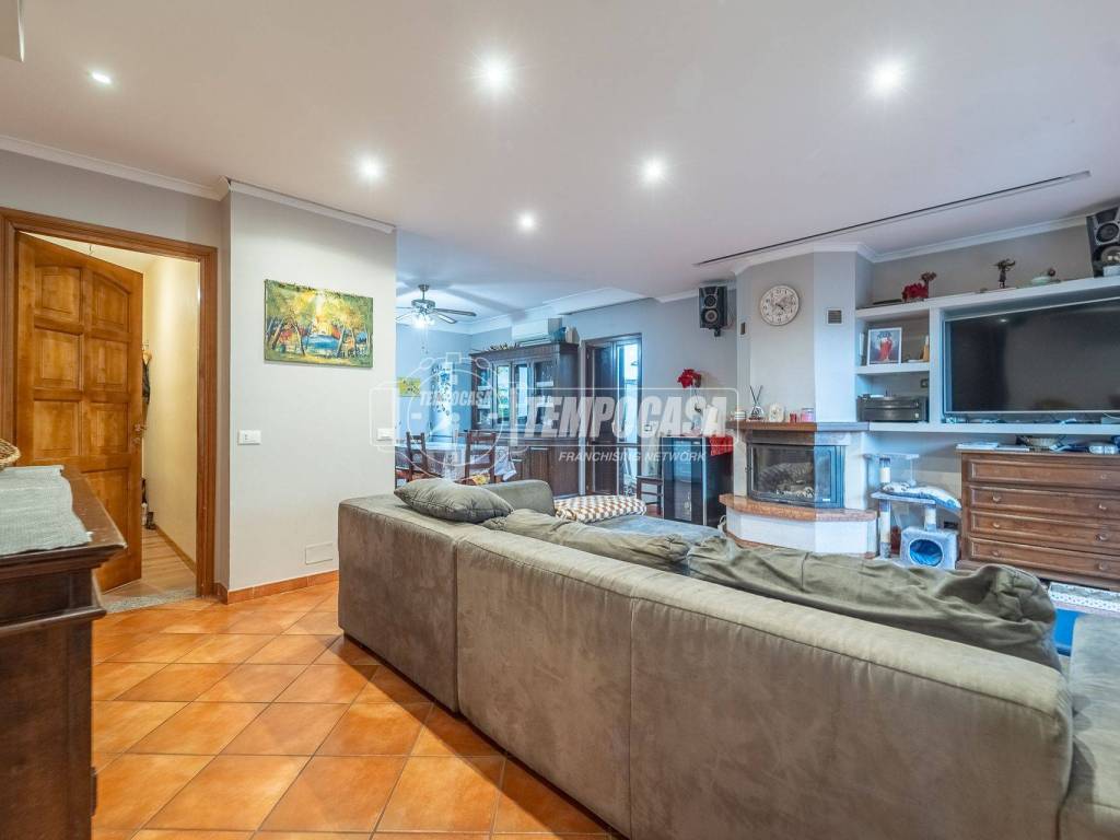 Villa a Ladispoli in Via Mosca 62 - Foto 3