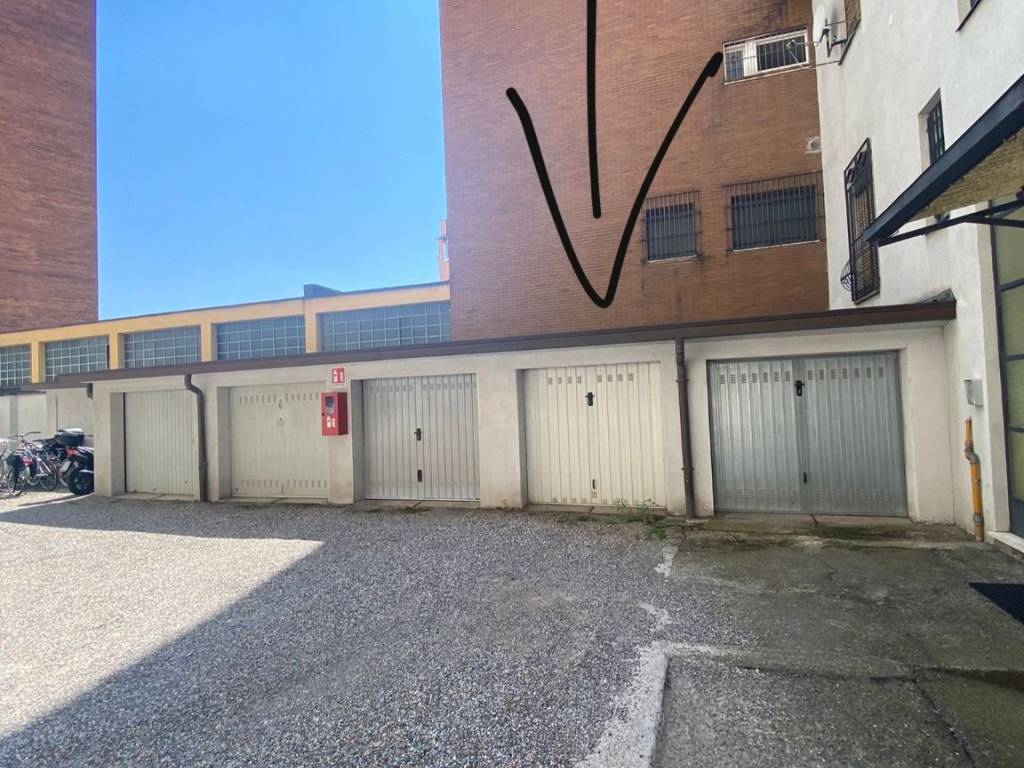 Box / garage a Rho in Via Alessandro Volta, 8 - Foto 3