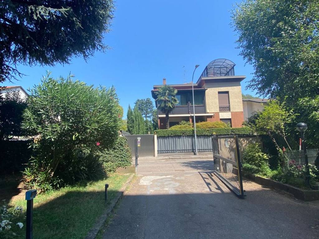 Box / garage a Rho in Via Alessandro Volta, 8 - Foto 4