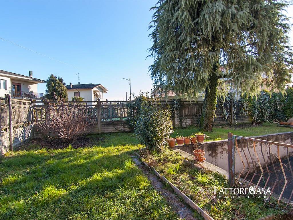 Villa a Limbiate in Via Ildebrando Pizzetti, 13 - Foto 2