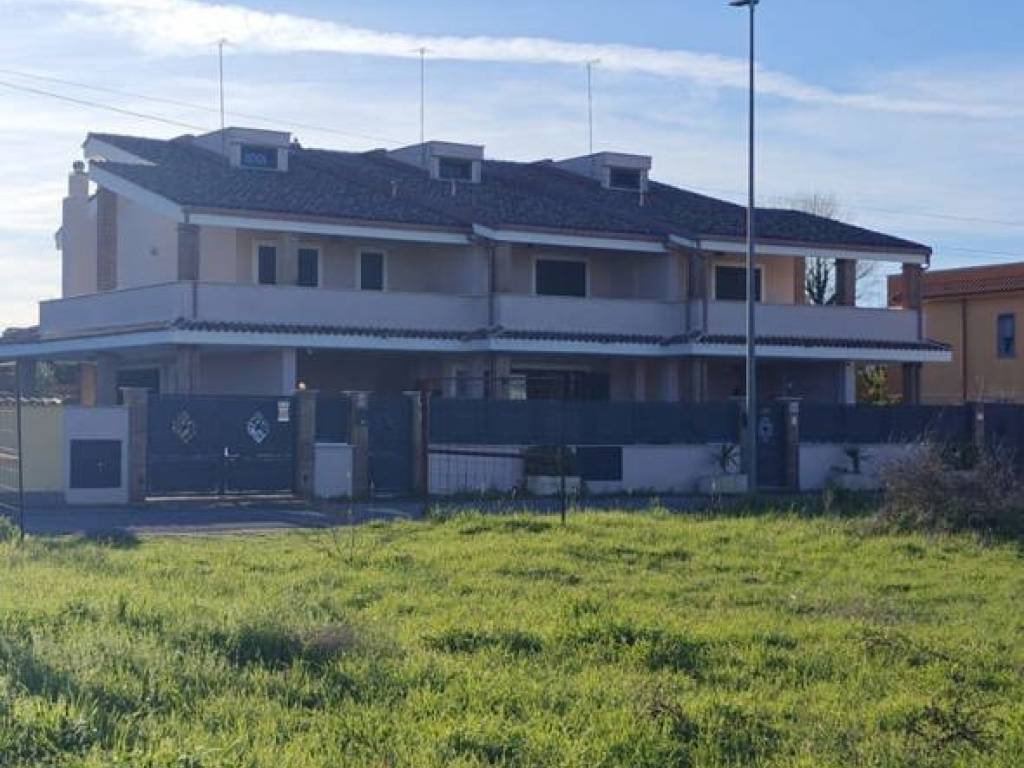 Villetta a schiera a Fiumicino in Via Antonio Iannotta - Foto 2