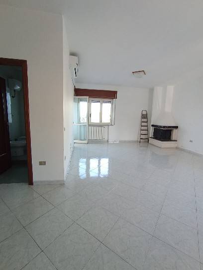 Appartamento a Pozzuoli in Via Monte Nuovo Licola Patria, 135 - Foto 2