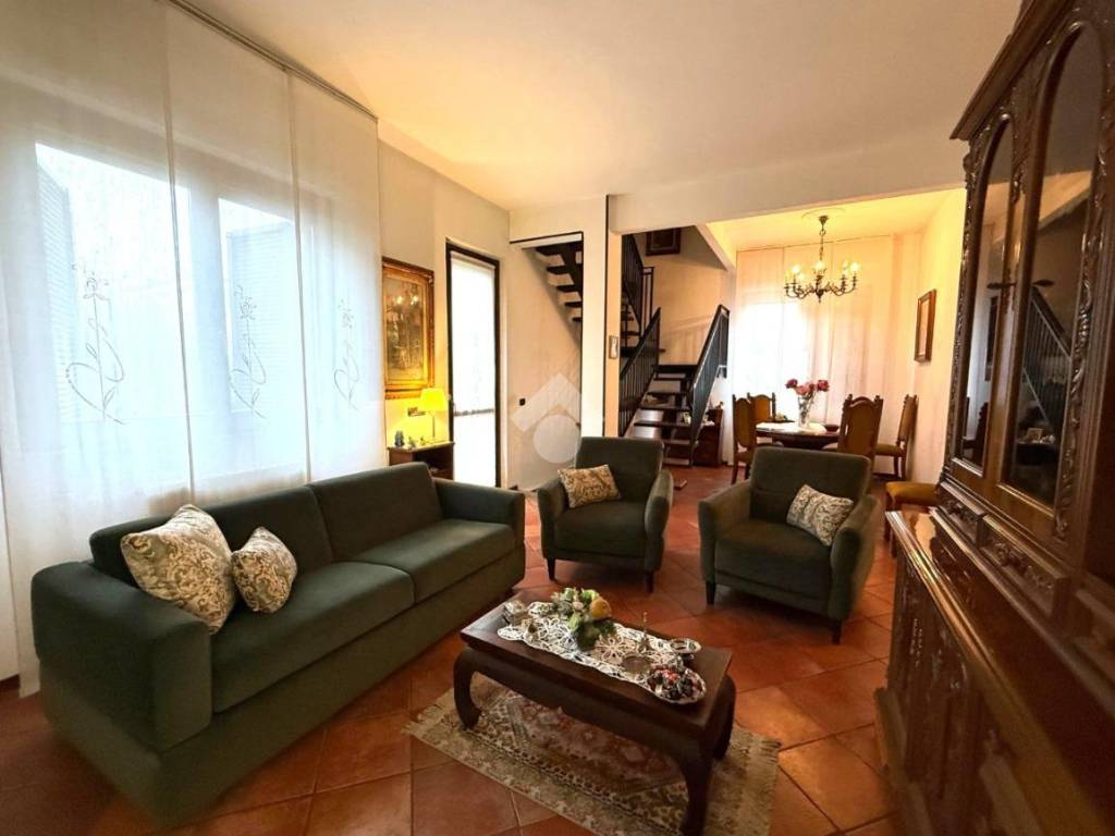 Villa a Trecate in Via Po, 14 - Foto 2