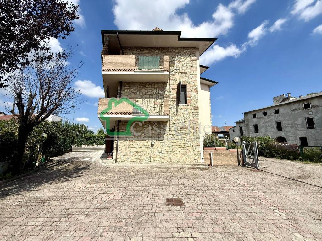 Appartamento a Lodi in Via Lodi Vecchio - Foto 2