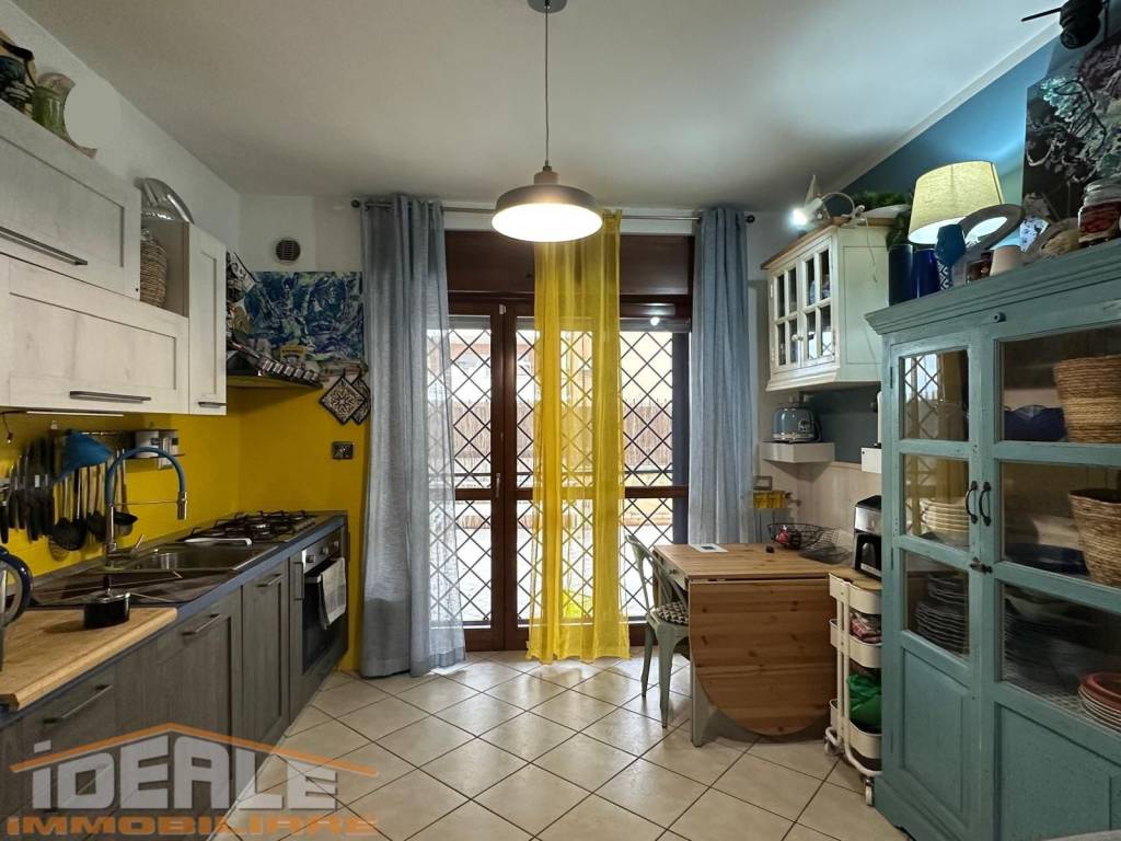 Appartamento a Pomezia in Via Antonio Starrabba di Rudinì, 3 - Foto 3