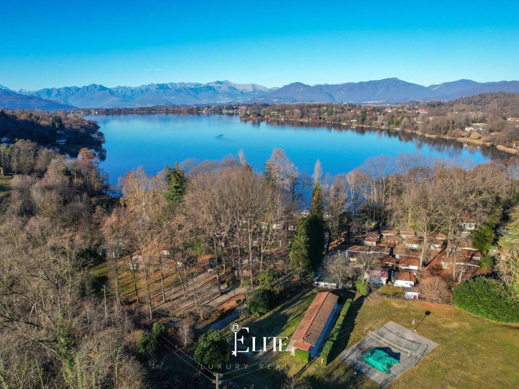 Villa a Comabbio in Via Lago di Monte, 497 - Foto 2