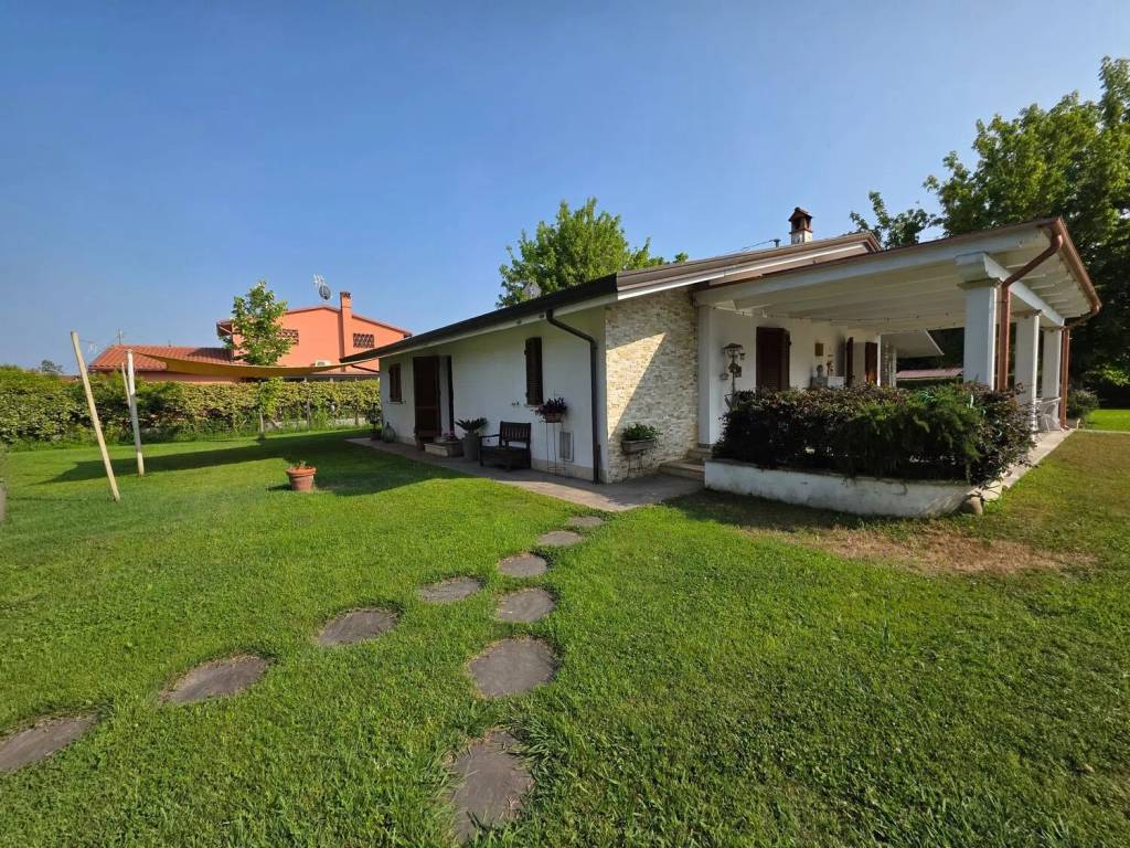 Villa a Pietrasanta in Via Tonfano - Foto 2
