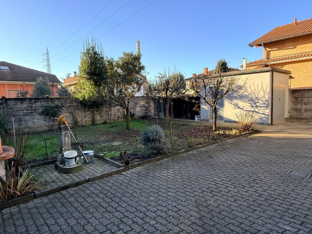 Casa indipendente a Varedo in Via Madonnina, 74 - Foto 3