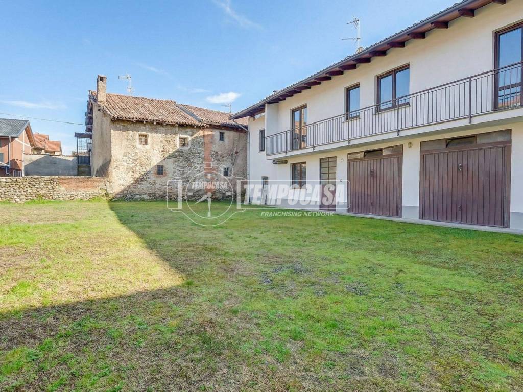 Casa indipendente a Varallo pombia in Via Circonvallazione - Foto 3