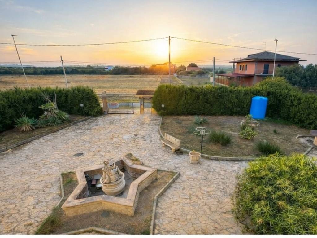 Villa a Crotone in Via dei Caprifogli, 1 - Foto 2