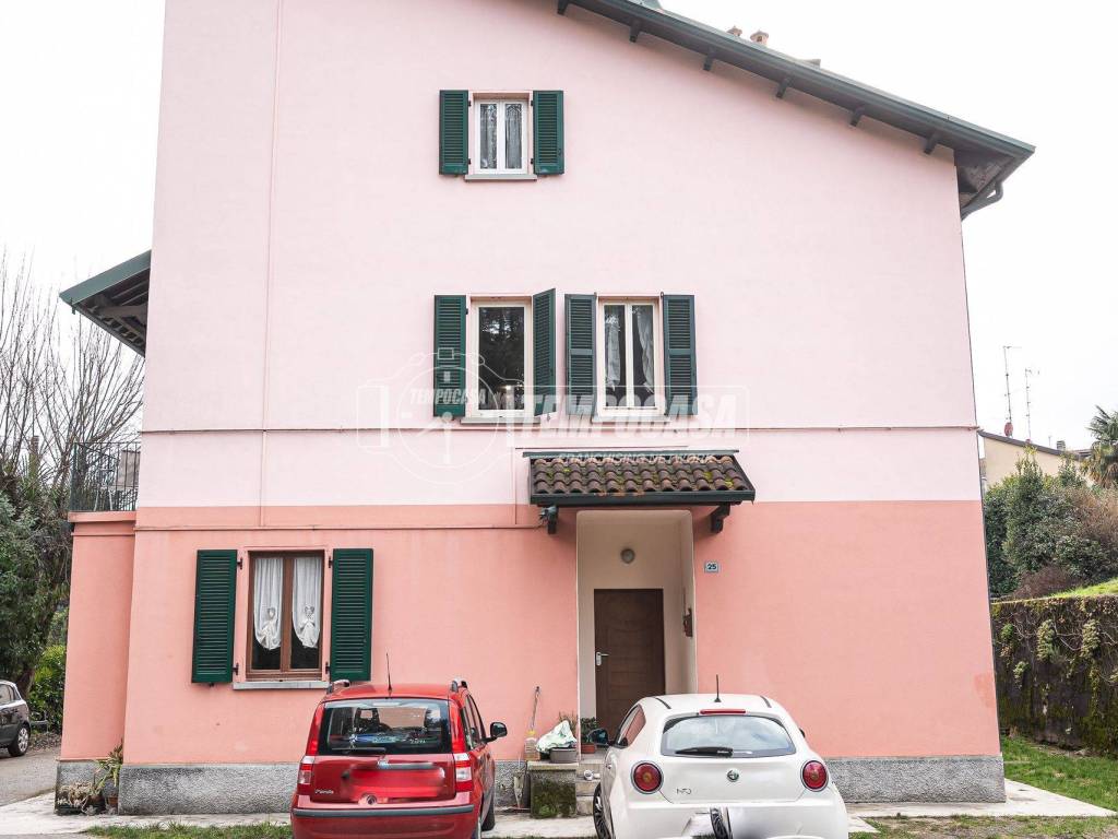 Appartamento a Oggiono in Via Vittorio Veneto 27 - Foto 2