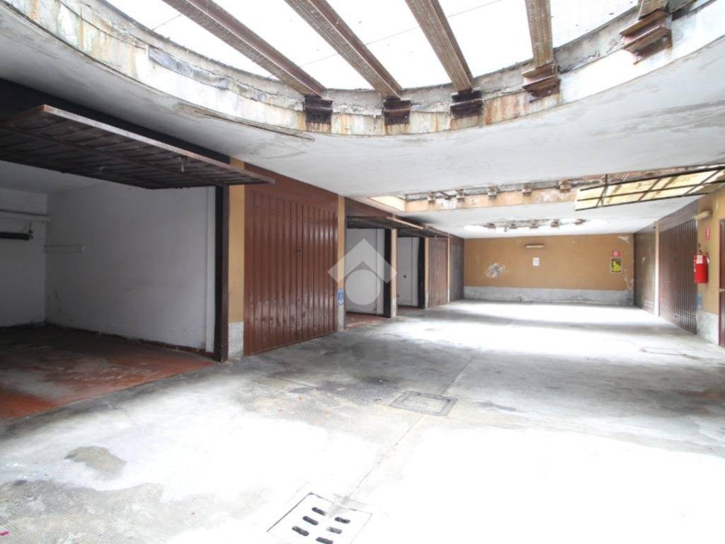 Box / garage a Garbagnate milanese in Via Giuseppe Verdi, 6 - Foto 3