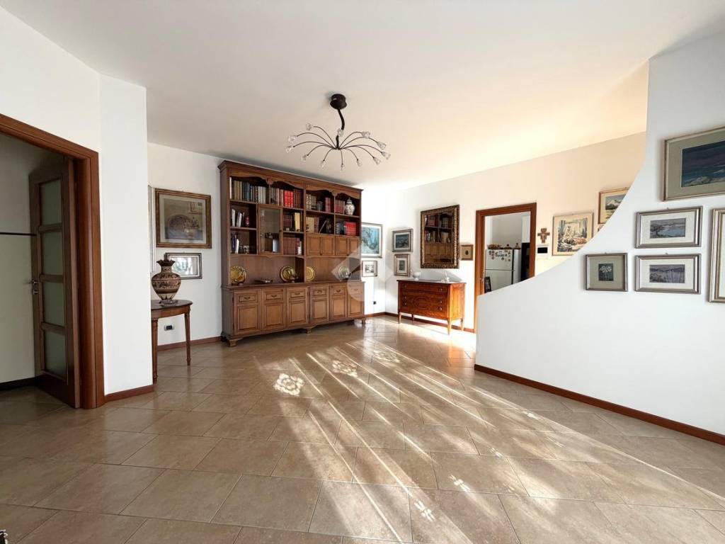 Appartamento a Azzano san paolo in Via michelangelo buonarroti, 26 - Foto 2