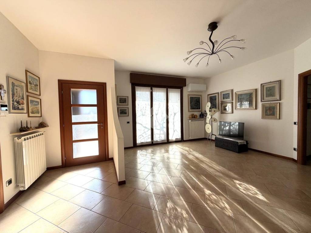 Appartamento a Azzano san paolo in Via michelangelo buonarroti, 26 - Foto 5
