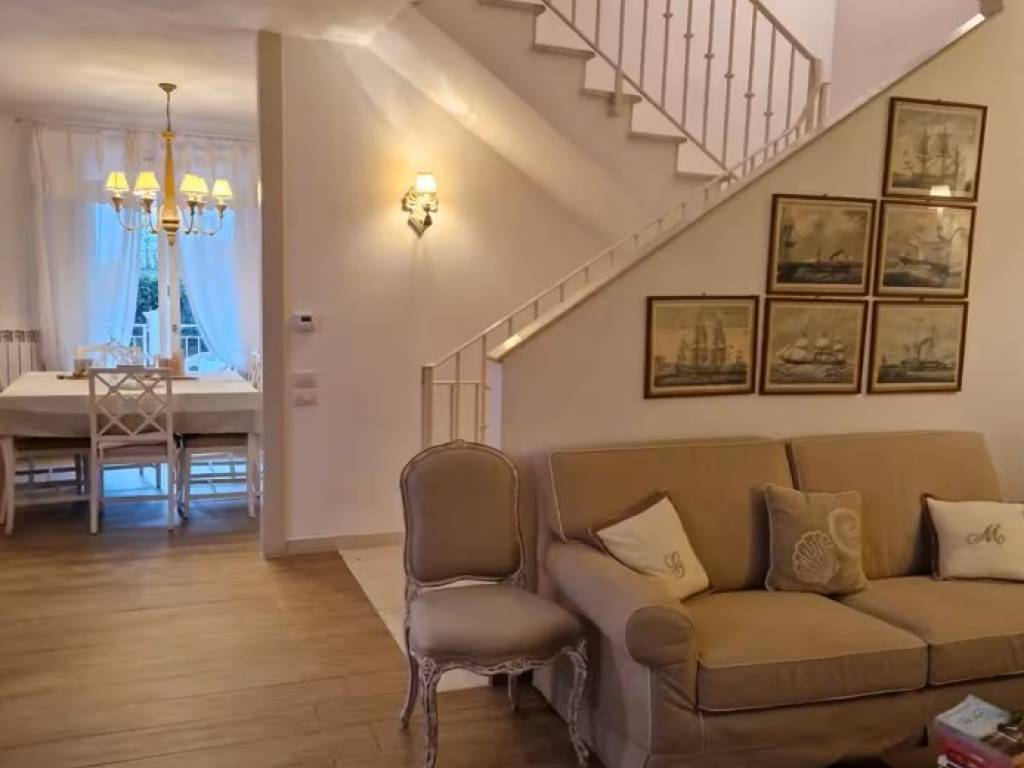 Villa a Camaiore in Via Francesco De Santis - Foto 2