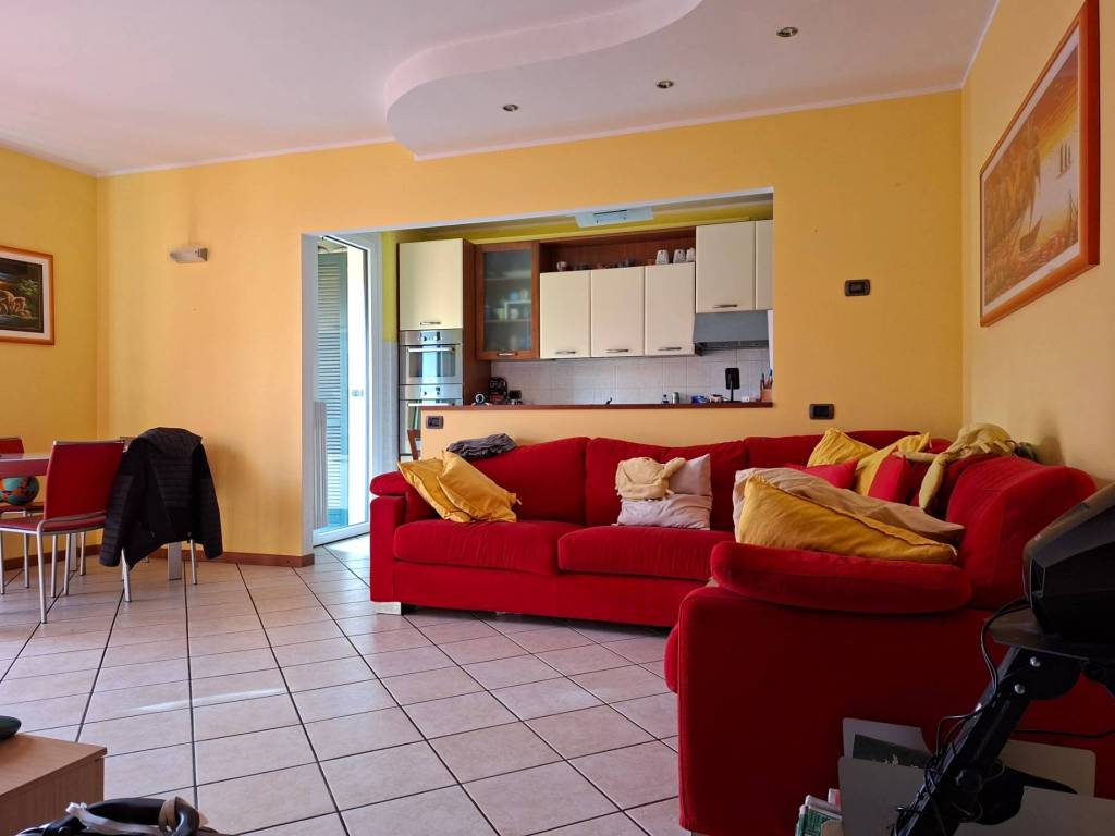 Appartamento a Besana in brianza in Via Vittorio Alfieri - Foto 4