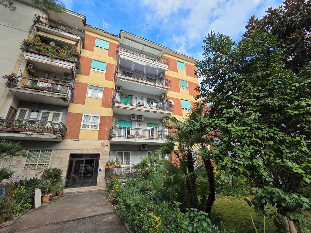 Appartamento a Portici in Via Dalbono, 13 - Foto 2