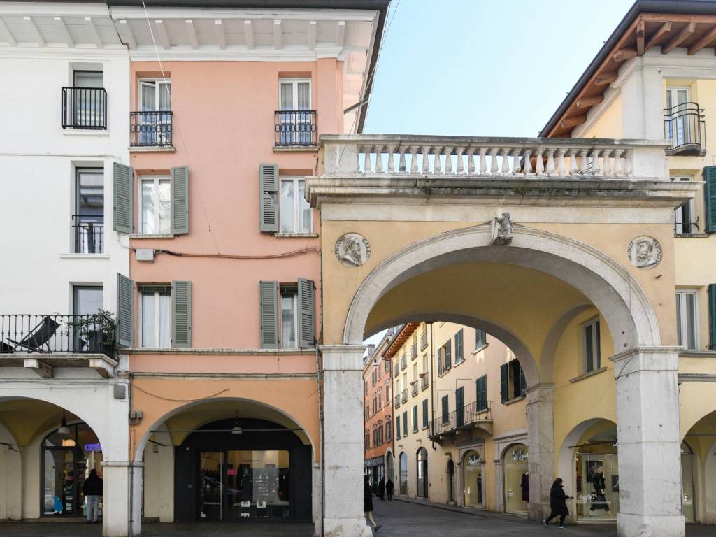 Palazzo / stabile a Brescia in Via Padre Giulio Bevilacqua, 8 - Foto 2