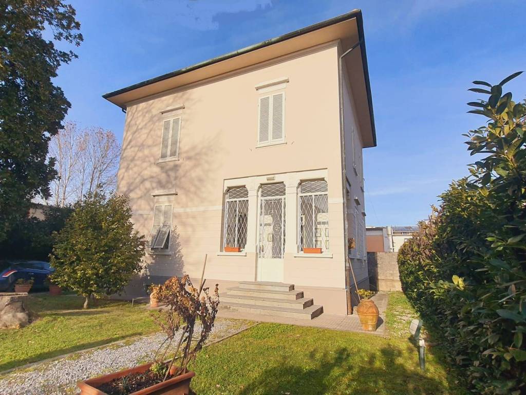 Villa a Lucca in Via dei Salicchi, 784 - Foto 2
