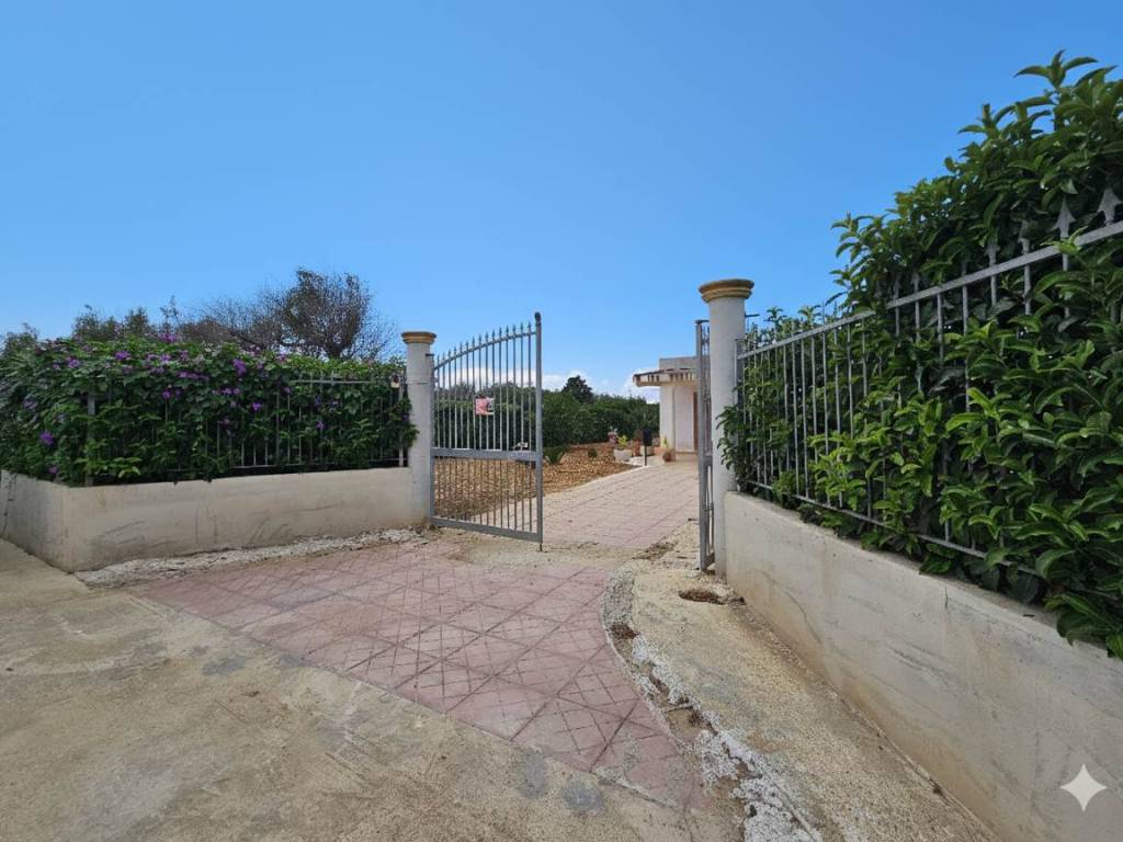 Villa a Mesagne in 40°31'20.7